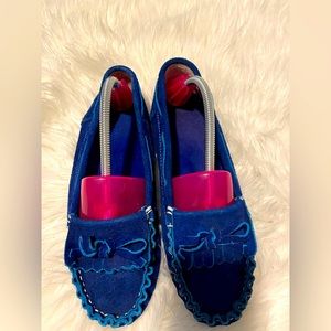 Size 8 blue moccasins